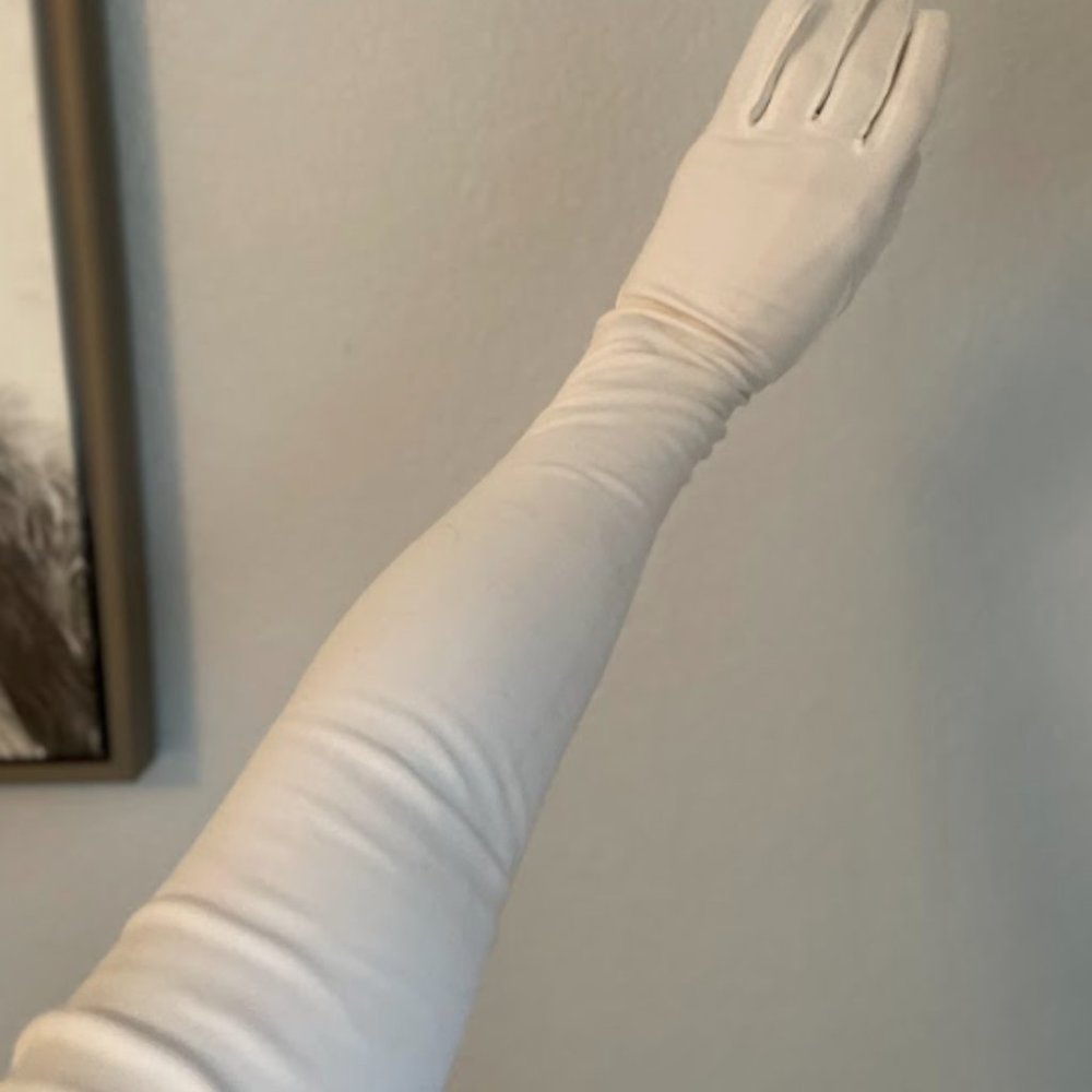 Vintage White Grandoe Gloves